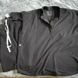 Women’s FIGS scrub set (black)